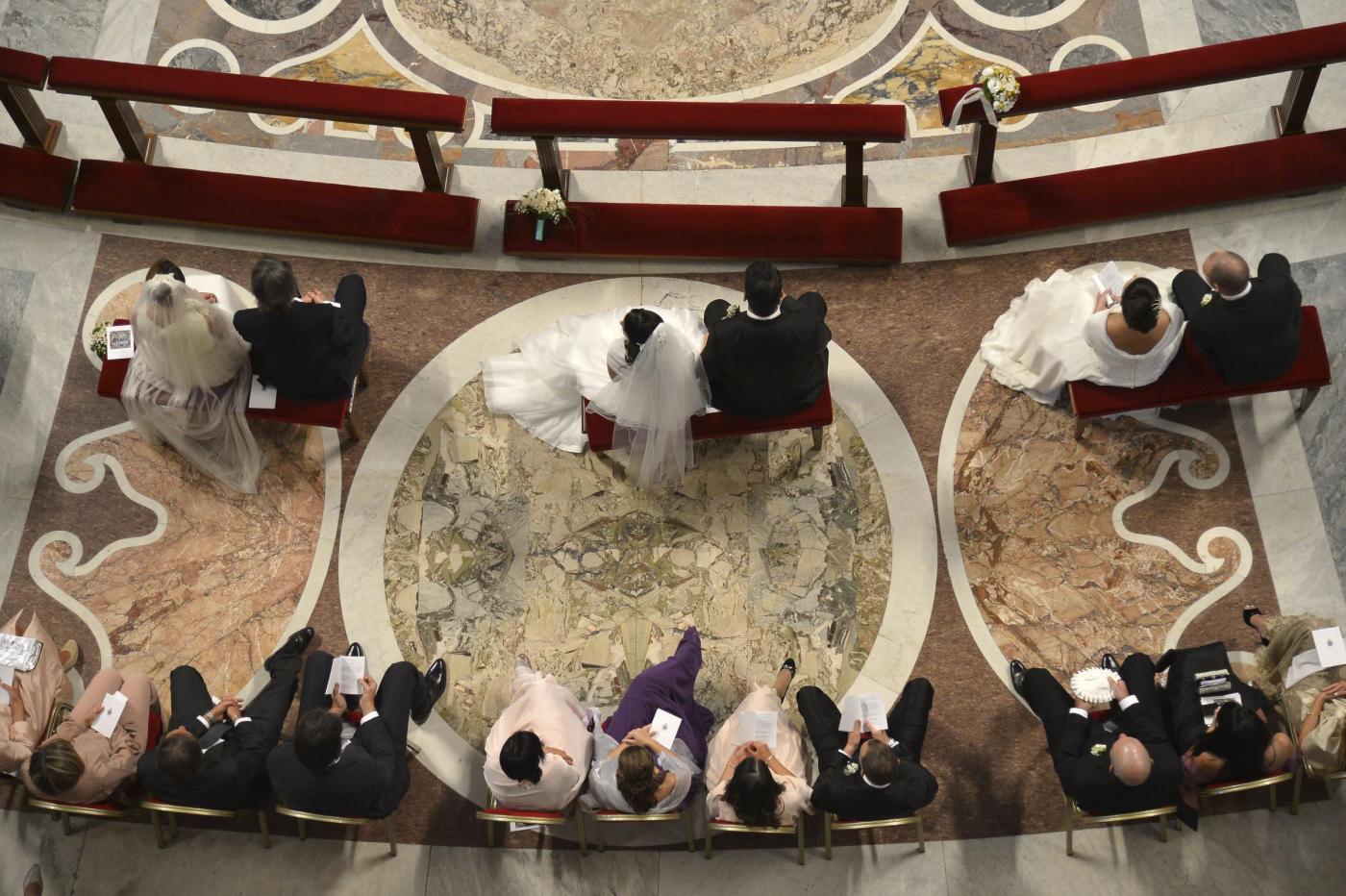 sposi-papa-francesco-matrimonio-san-pietro